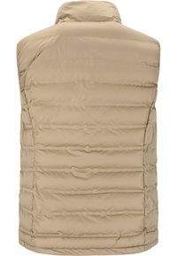 Beige quiltad pufferväst med högt krage, prydligt horisontellt sydd och en slät, glänsande yta. Inga synliga fickor eller hårdvara.