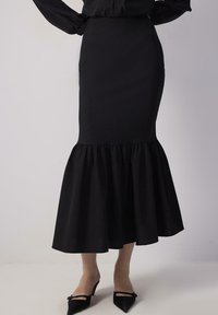 GATHERED CREPE - Fustă tip creion - black