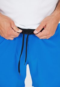 Endurance 2-IN-1 - Kurze Sporthose - neonblauw