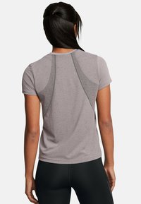 Under Armour VANISH SEAMLESS - Spordi T-särk - tetra gray