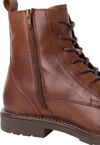 Marco Tozzi BY GUIDO MARIA KRETSCHMER - Botines con cordones - cognac