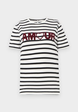 T-shirt blanc à rayures horizontales noires. Présente un texte brodé bourgogne "AMOUR" avec un symbole de cœur au centre. Manches courtes.
