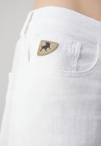 LOIS Jeans SKATER LOOSE - Trousers - white