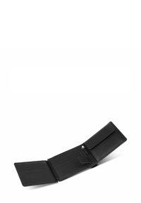 Portafoglio in pelle nera con una superficie testurizzata, più scomparti per carte, un compartimento con zip sicura e una chiusura a scatto.