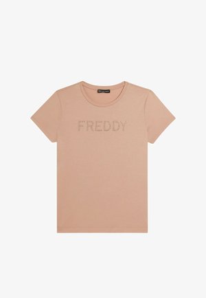 T-shirt a maniche corte di colore marrone chiaro con collo tondo, con la parola "FREDDY" in rilievo a texture punteggiata sul petto.