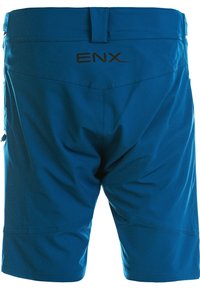 Blå sportshorts med en mjuk textur, justerbart midjeband och en svart "ENX"-logotyp på baksidan. Funktionella fickor på sidorna.