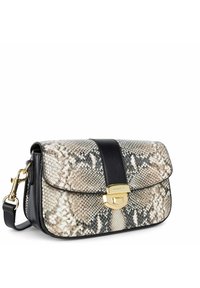 Handtas met slangenprint en een gestructureerde vorm. Textuur oppervlak in beige en zwart, met een zwarte leren schouderband en gouden hardwareaccenten.
