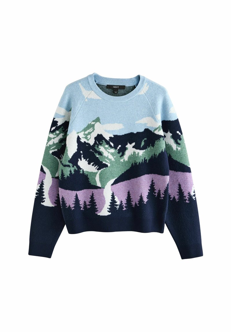 Blå strikket sweater med et bjerglandskabsdesign i grøn, lilla og marineblå. Rund halsudskæring og ribbet kant. Velegnet til casual brug.