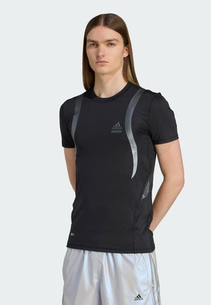 adidas Originals TECHFIT TEE - Print T-shirt - black