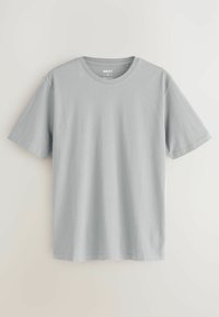 Tricou gri deschis din bumbac neted, cu mâneci scurte, decolteu rotund și o croială regulară. Eticheta este situată în interiorul colorului.
