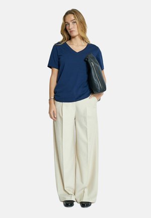V-NECK TEE - T-shirts basic -  black iris