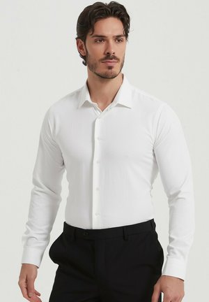 EN SLIM FIT - Chemise classique - ivoire