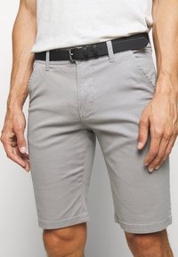 Lindbergh CLASSIC CHINO BELT - Calções - silver
