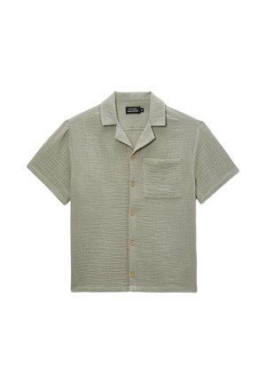 Chemise vert clair à manches courtes avec col, boutons devant et une poche poitrine gauche en tissu texturé.