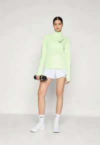 Nike Performance Langarmshirt - barely volt