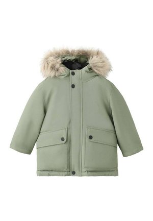 Parka vert olive avec une capuche doublée en fausse fourrure, boutons-pression et deux poches avant. Fabriquée en tissu lisse et isolé, dotée d'un design simple.