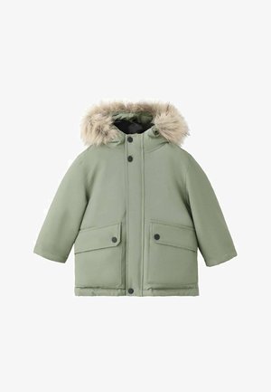 Olijfgroen parka met een nepbont gevoerde capuchon, drukknoopsluitingen en twee voorzakken. Gemaakt van glad, geïsoleerd materiaal met een eenvoudig ontwerp.