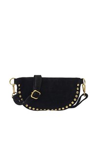 Sac en bandoulière en daim noir avec une forme incurvée, accents en clous dorés le long du bord, et une bandoulière réglable avec un fermoir doré.
