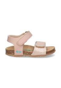 Rosa lædersandal med justerbar velcro-strop, metallisk pink accent, korksål, gummisål og to blå dekorative knapper.
