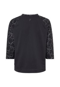 Maglietta nera a maniche lunghe con motivo floreale astratto grigio sulle maniche e sulla parte superiore della schiena, con un piccolo cuore vicino alla scollatura.