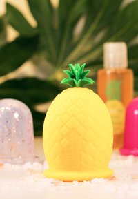 Cellu-Cup PINEAPPLE SILICONE MASSAGE TOOL - Accessori corpo e bagno - yelow