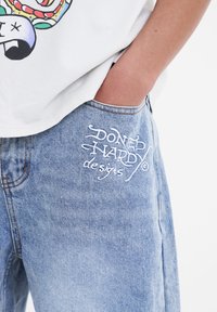 Ed Hardy SKULL SNAKE EAGLE TATTOO GRAPHIC - Jeansy Relaxed Fit