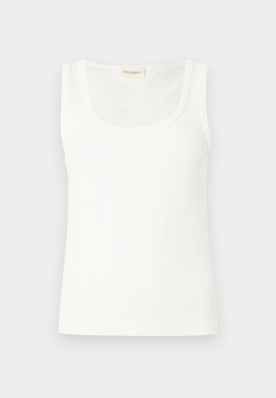 Débardeur blanc sans manches en tissu côtelé avec encolure dégagée et petite étiquette tissée à l'arrière du col.