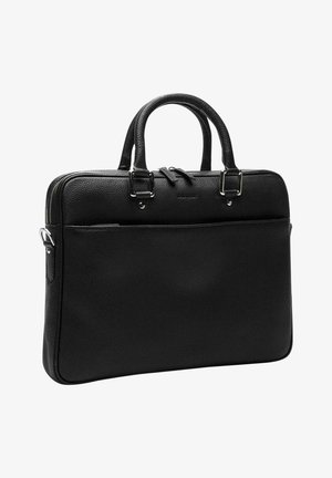 Sort læderlaptop taske med tekstureret overflade, to håndtag, sølvfarvet hardware og en frontlomme. Firkantet form, lynlås lukning.