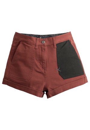 Pantaloni corti rossi in cotone con dettagli neri in tasca, chiusura frontale con bottone e orli arrotolati. Presentano due tasche frontali e dettagli di cucitura.