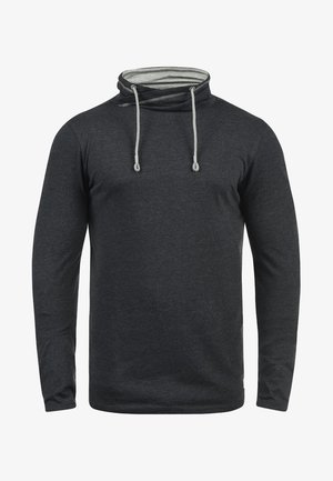 Šedá mikina s kapucí z lehkého materiálu. Má vysoký límec, šňůrkové detaily a dlouhé rukávy. Hladký povrch.
