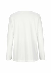 Vit långärmad skjorta med rundad halsringning. Mjukt, slätt bomullsmaterial. Enkelt design, inga synliga mönster eller accenter. Bakifrån.