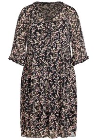 Robe fleurie en tissu léger et transparent. Fond noir avec des fleurs roses et blanches. Caractérisée par un col en V et des manches trois-quarts.