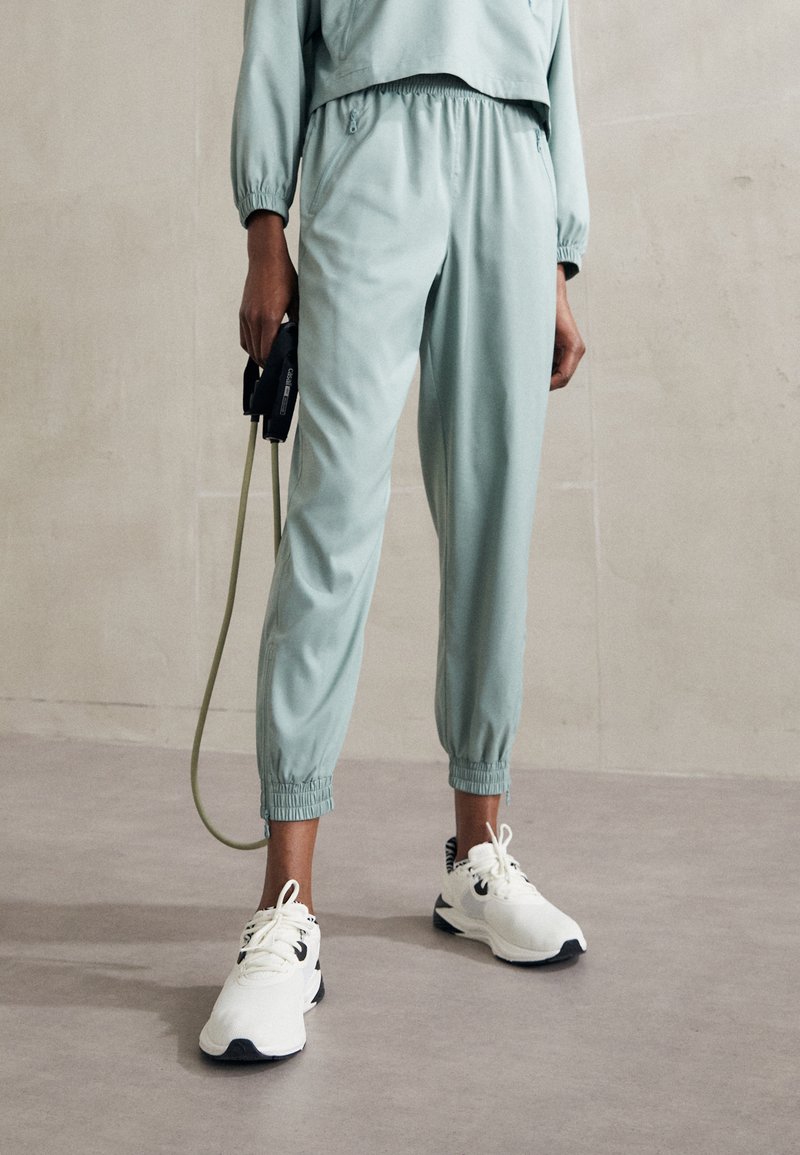 Girlfriend Collective - SUMMIT TRACK PANT - Joggebukse - chinoiserie, Forstørre