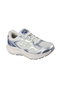 Zapatilla de correr en plata y azul, con una parte superior de malla transpirable, suela acolchada y acentos texturizados para agarre y soporte.