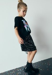 Next REGULAR FIT czarny