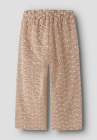 Gaiši rozā kulotes ar elastīgu jostu, visā apdrukātas ar dekoratīvu baltu izšuvumu. Gluda tekstūra un platas kājas.