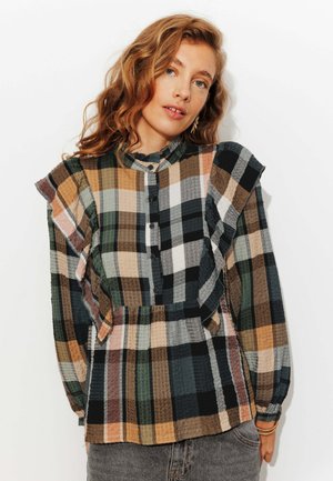 Chemise à carreaux dans différentes nuances de vert, marron, noir et beige ; dotée de manches volantées et d'un tissu texturé tissé.