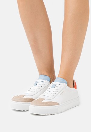 Pavement, Baskets basses - white