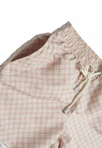 Pantaloni corti rosa chiaro con motivo floreale, vita elastica e cordoncino, dotati di tasche laterali e texture morbida.