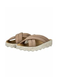 Sandali incrociati in suede marrone con una suola bianca a pois texture, caratterizzati da un bordo ondulato e un design della soletta piatta.