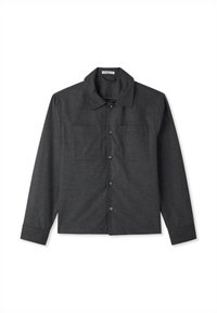 Camicia grigia con bottoni realizzata in tessuto strutturato, con colletto a punta, due tasche sul petto e maniche lunghe con polsini abbottonati.