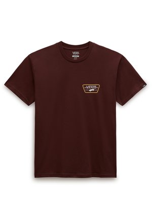 Donker bordeauxrode Vans T-shirt met korte mouwen en ronde hals, met een klein geel Vans-logo en een skateboardgrafiek op de linkerborst.