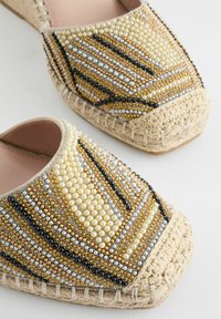 Next FOREVER COMFORT SQUARE TOE BEADED REGULAR FIT - Obuv na platformovom opätku - metallic