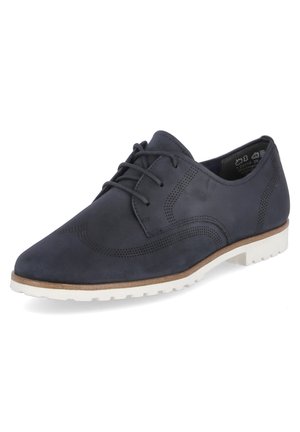 Chaussure Oxford en daim bleu marine avec détails perforés, bout rond, lacets à quatre œillets et semelle en caoutchouc blanche à finition texturée.