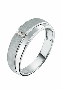 Silverring med borstad yta och två små runda diamanter som är inställda bredvid varandra i ett utrymme på toppen.