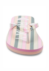 Růžové a šedé pruhované žabky s bílým páskem, hladký gumový materiál a výrazné logo na vnitřní straně.