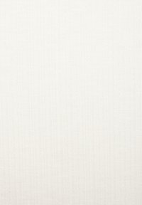 Tekstuuriga, heledat värvi kangas, millel on peen ribatud muster. Pehme katsuda, sobib polstri või dekoratiivseks kasutamiseks.