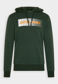 Felpa verde con tasca a marsupio, cappuccio regolabile con stringa e grafica audace in bianco e arancione "JACK & JONES" sulla parte anteriore.