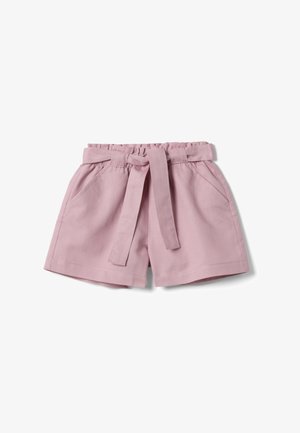 Hellviolette Shorts mit hoher Taille, gebundenem Stoffgürtel, elastischem Bund und Seitentaschen, flach auf weißem Hintergrund liegend.