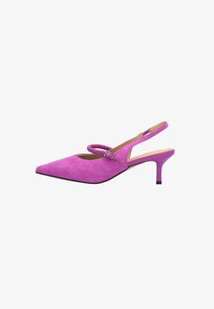 Lila Veloursleder Slingback-Pumps mit spitzer Schuhspitze und kleinem Schnallenriemen über dem Spann.